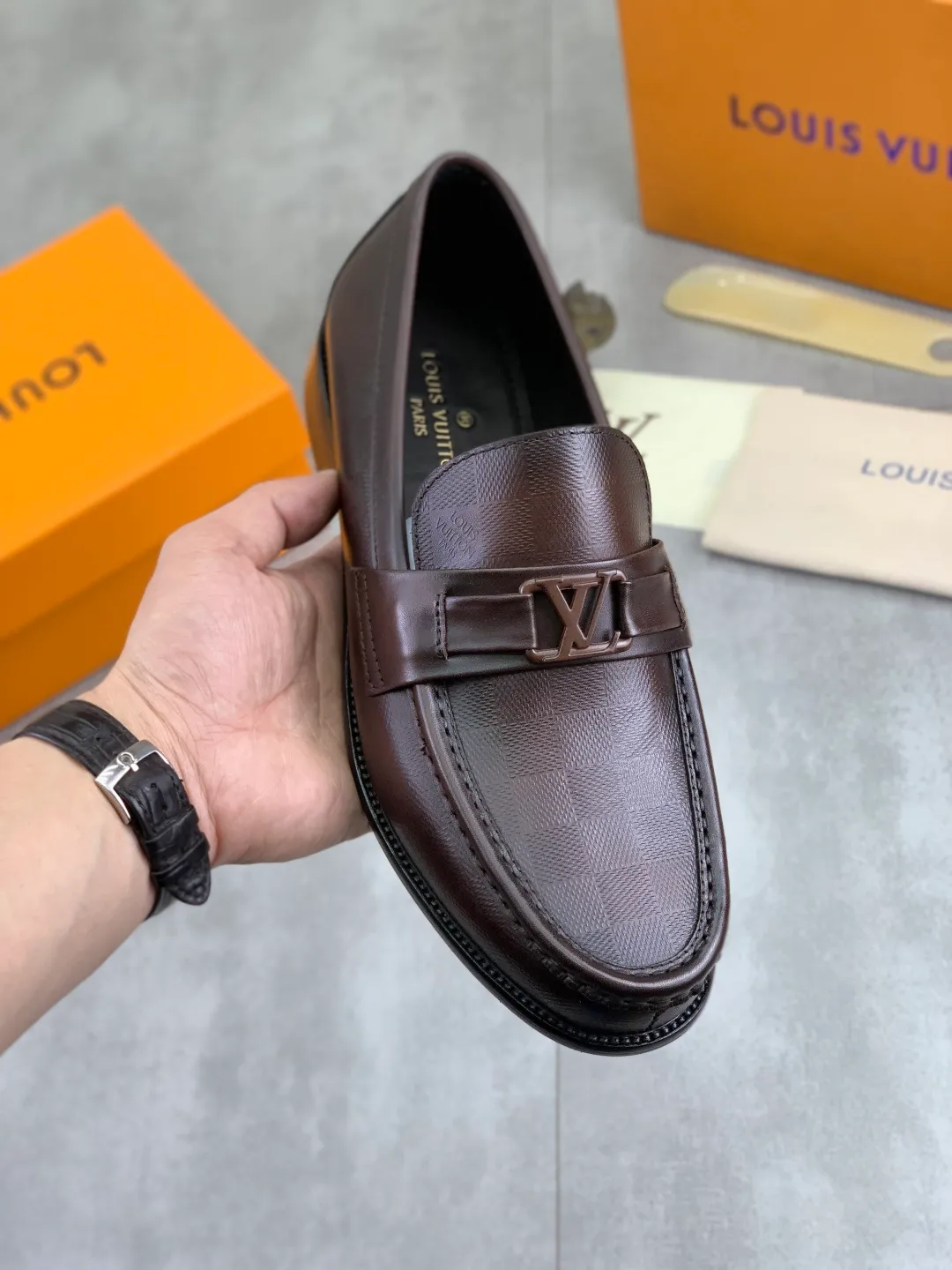 Men's men's shoes 💰P520 New style 💶[LOUIS VUITTON] Water-dyed Niuli Original order New style 🍀LV Louis Vuitton *——Top version of LV classic leather shoes! Made of imported original calfskin, original leather side strips and wear-resistant high-end rubber outsole! High quality products! Color: Black optional Size: 39-44 (45 customized)